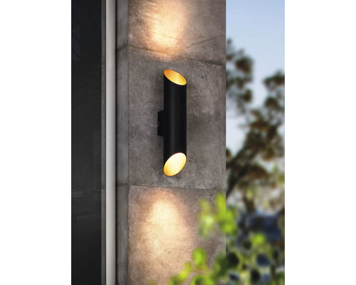 Schwarze Aussenwandleuchte mit zwei Lichtquellen.