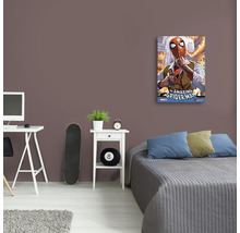 Dekoration eines Raumes mit einem Spiderman Wandbild über einem Bett.