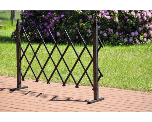 Ausziehbarer Gartenzaun aus Metall zur flexiblen Abgrenzung von Gartenbereichen