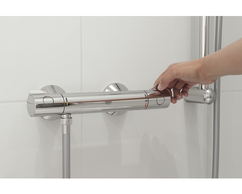 Grohe Logo. Aufputz Duscharmatur mit Hand.