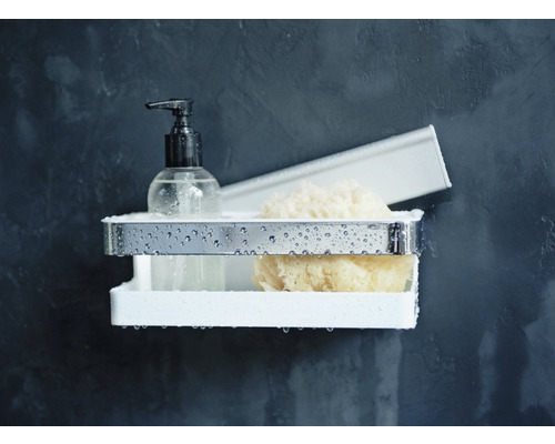 Duschablage mit Seifenspender und Badeschwamm