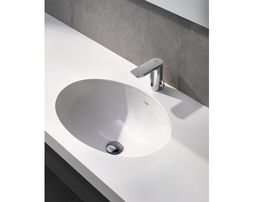 Aufnahme eines Aufsatzwaschbeckens mit Armatur auf einer Waschtischplatte