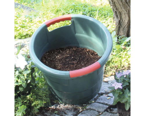 Gefüllter Pflanzkübel für den Garten
