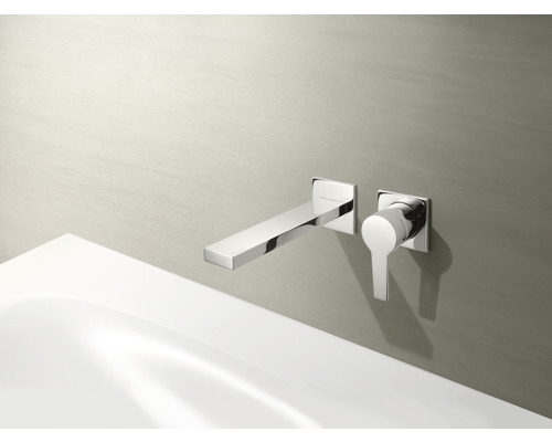 Wandarmatur aus Chrom für ein Waschbecken