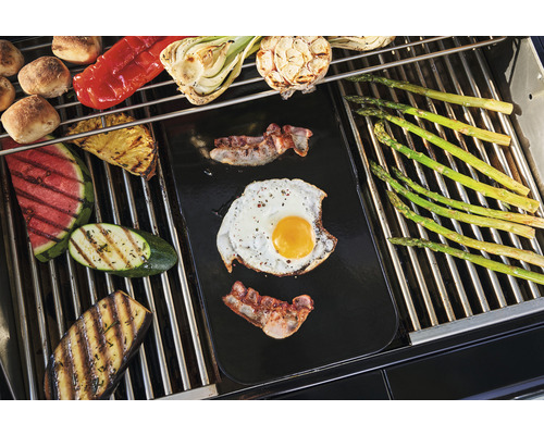 Grill mit Spargel, Gemüse, Speck und Ei
