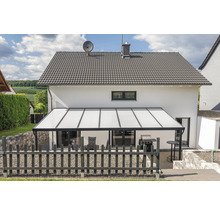Terrasse mit Terrassenüberdachung an einem Wohnhaus