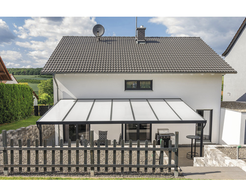 Terrasse mit Terrassenüberdachung an einem Wohnhaus