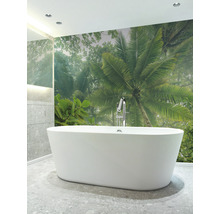 Badezimmer mit freistehender Badewanne und Fototapete mit Palmenmotiv