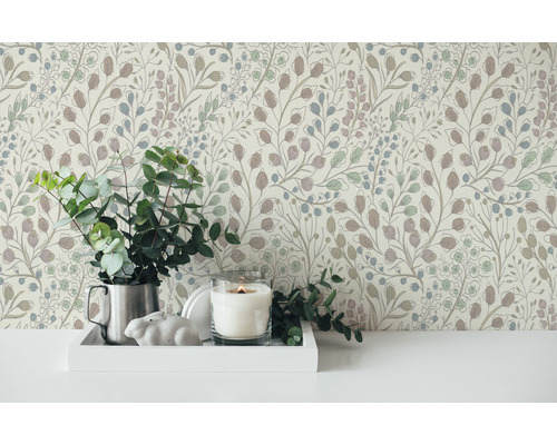 Dekoratives Zimmer mit Blumentapete