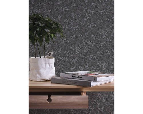 Tapete mit Blattmuster im Interieur