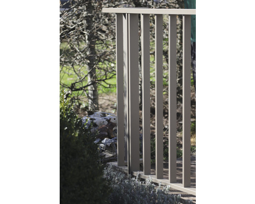 Detailansicht eines Balkongeländers aus Metall