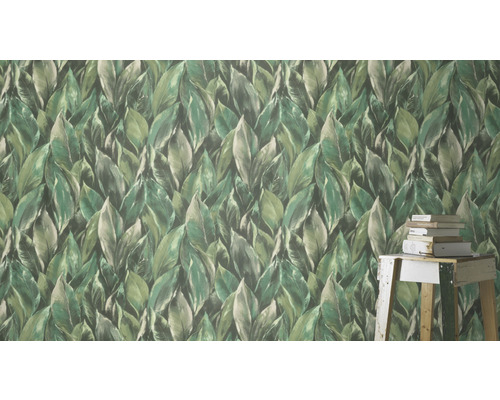 Tapete mit Blättermotiv im Wohnraum