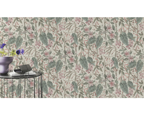 Nahaufnahme einer floralen Tapete mit Blättern und Blüten