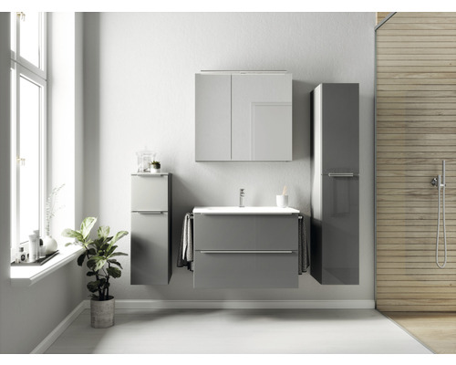 Modernes Badezimmer mit Waschbeckenunterschrank, Spiegelschrank und Hochschrank in glänzendem Design