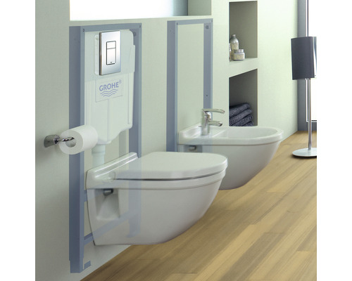 Vorwandinstallation mit Toilette und Bidet im Badezimmer