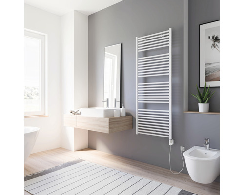 Modernes Badezimmer mit Waschbecken, Spiegel, Heizkörper und Bidet