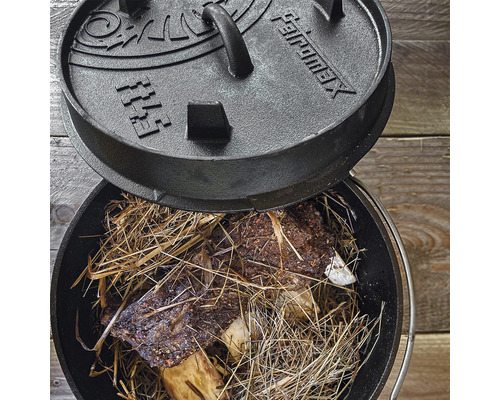 Gusseiserner Dutch Oven mit Deckel und Speisen