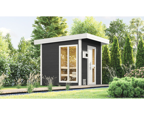 Moderne Gartensauna mit Fenster und Tür auf Holzterrasse