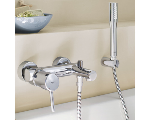 Aufputz-Brausearmatur mit Handbrause und Brauseschlauch