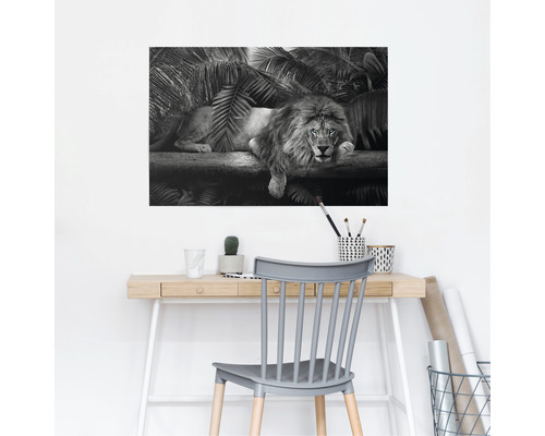 Dekorative Leinwand mit Löwenmotiv über einem Schreibtisch