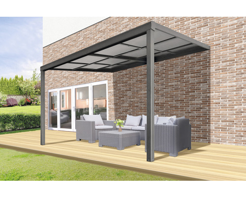 Terrassenüberdachung Air inkl. verschiebbare Dachelemente 390 x 299 cm anthrazit Terrassenüberdachung mit Gartenmöbeln auf einer Holzterrasse