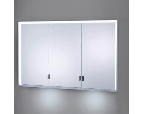 Spiegelschrank mit drei Türen und Beleuchtung für das Badezimmer