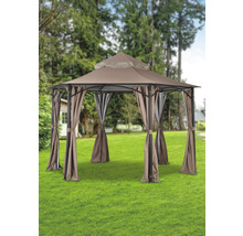 Freistehender Pavillon mit Vorhängen im Garten