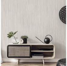 Wohnzimmer mit modernem Sideboard aus Holz und Rattan