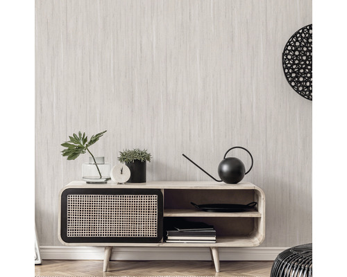 Wohnzimmer mit modernem Sideboard aus Holz und Rattan