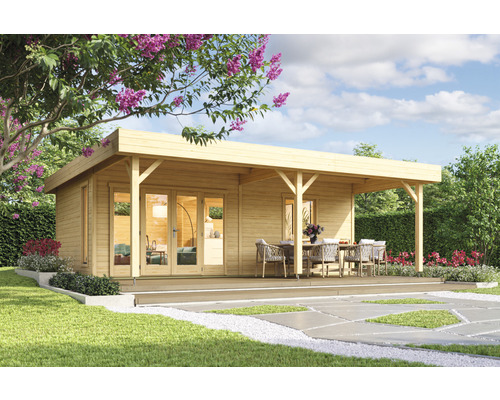 Holzgartenhaus mit Terrasse und Gartenmöbeln im Außenbereich