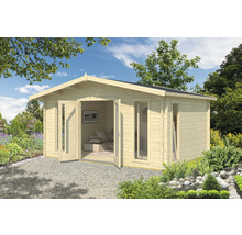 Gartenhaus aus Holz mit offenen Doppeltüren und Fenstern