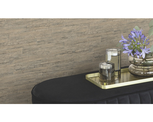 Wandgestaltung mit Wandpaneelen in Steinoptik, Dekoration mit Tischdeko auf schwarzem Untergrund