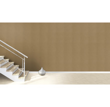 Heller Raum mit Treppe, Wand und Vase