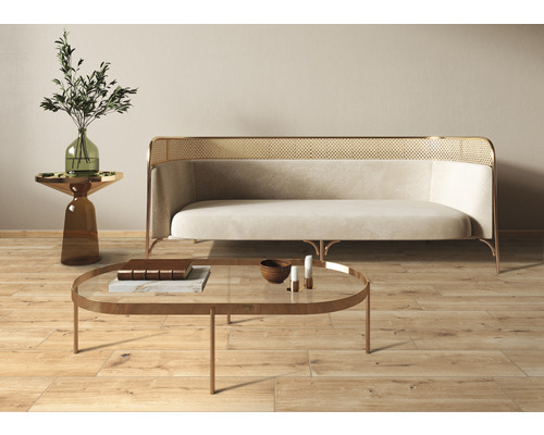 Interieur mit Sofa, Couchtisch und Beistelltisch für Wohnraumgestaltung