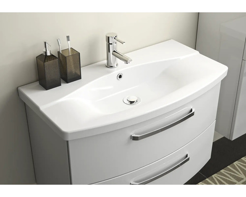 Waschtisch mit Unterschrank, Armatur, Seifenspender und Zahnputzbecher