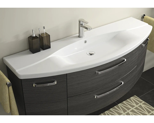 Waschtisch mit Unterschrank im Badezimmer