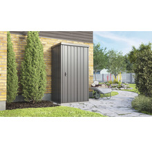 Metall Gartenschrank vor einem Haus mit Garten