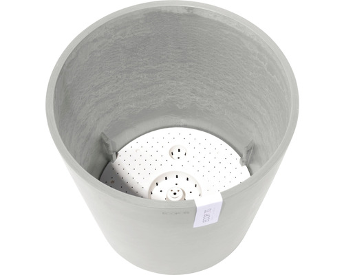 Grauer Pflanztopf mit Bewässerungseinsatz.