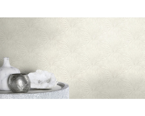 Helle Tapete mit Palmenblattmuster