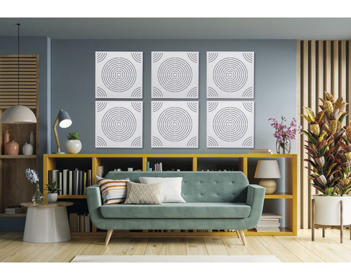 Wohnzimmer mit Sofa und sechs Wandpaneelen mit Kreisdesign