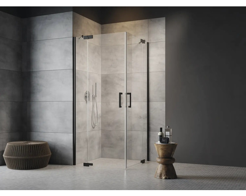 Eckdusche mit schwarzen Beschlägen und zwei Glastüren im modernen Badezimmer.