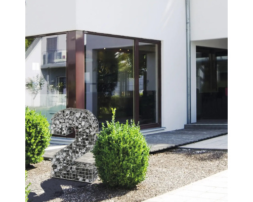 Gabionenzahl Zwei im Vorgarten eines Hauses