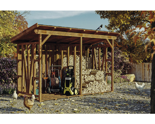 Kaminholzunterstand SKAN HOLZ Max 2 330 x 140 x 229 cm nussbaum Holzlager mit Geräten, Holz und Hühnern im Garten