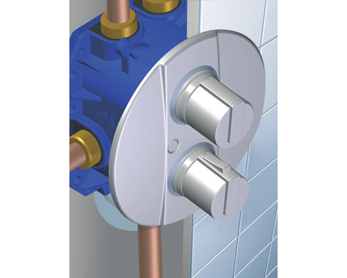 Aufputzarmatur mit zwei Drehknöpfen und Kupferrohren für Badezimmer oder Küche