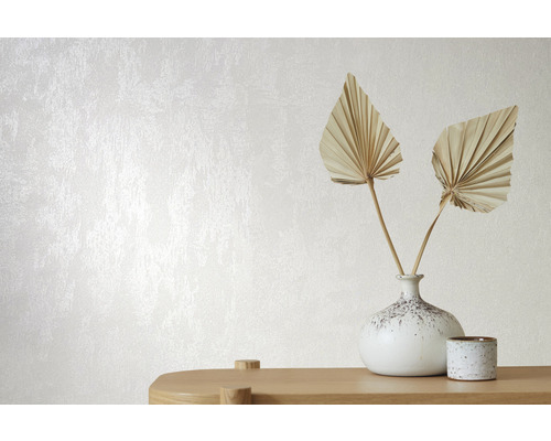 Wandgestaltung mit Strukturputz, Dekoration mit Trockenblumen und Keramikvase