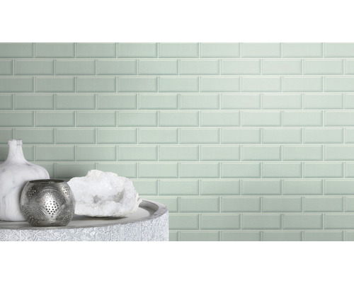 Wandfliesen im U-Bahn-Stil, mit dekorativen Elementen