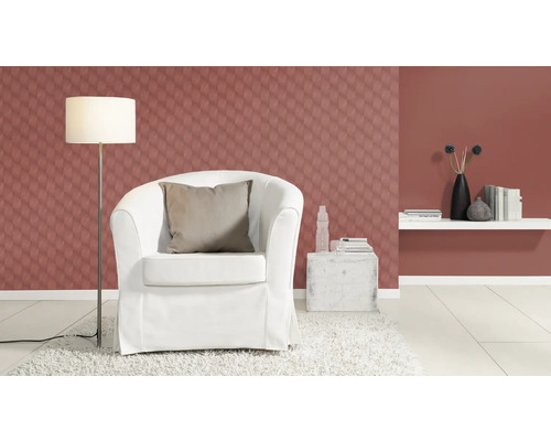 Wohnzimmer mit Sessel, Stehlampe und Regal