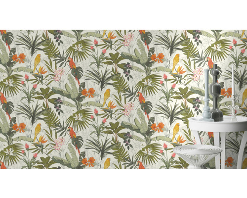 Tapete mit Dschungelmotiven, darunter Papageien und tropische Pflanzen