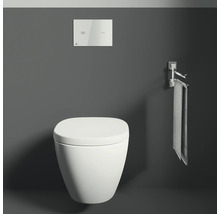 Wandhängendes WC mit Betätigungsplatte und Handtuchhalter an einer Wand