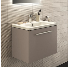 Waschtisch mit Unterschrank und Keramikwaschbecken im Badezimmer